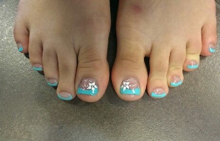 French Tip Toenails