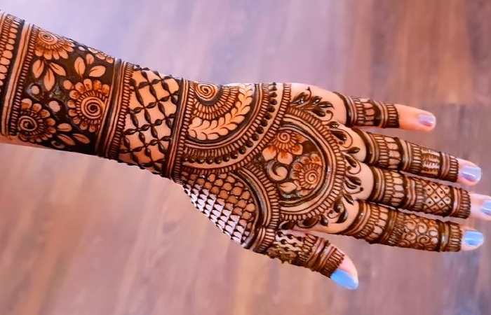 Simple Mehndi Design Ideas to Save for Weddings and Other Occasions